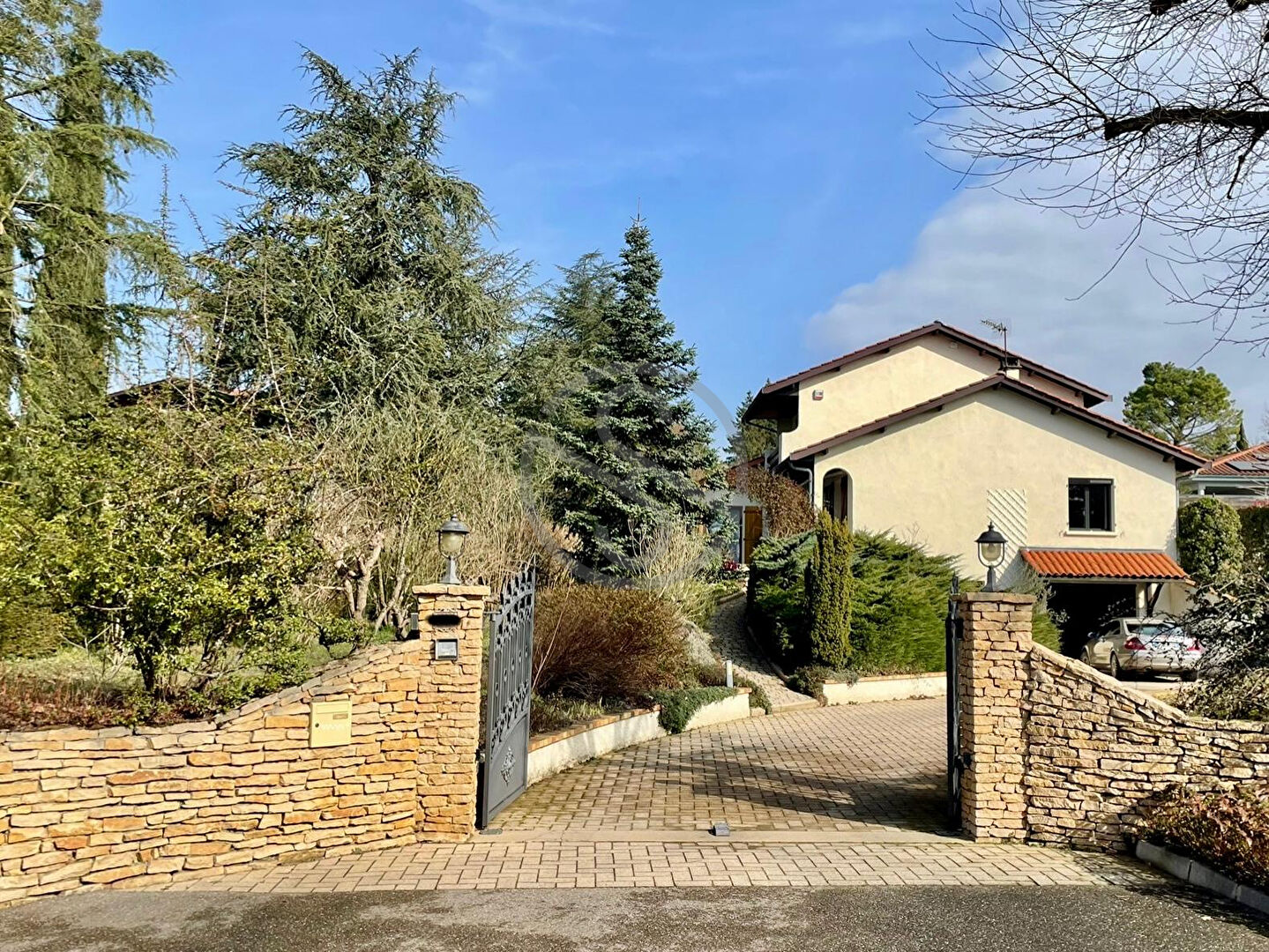 VILLA SUR 1519 M² DE TERRAIN CONSTRUCTIBLE