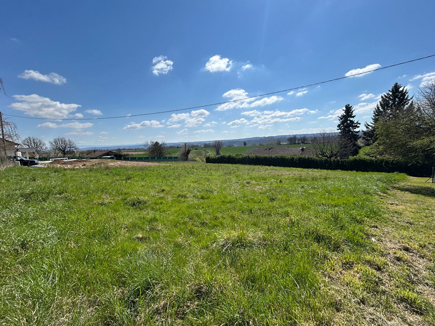 Beau terrain viabilisé de 1438 m2 !