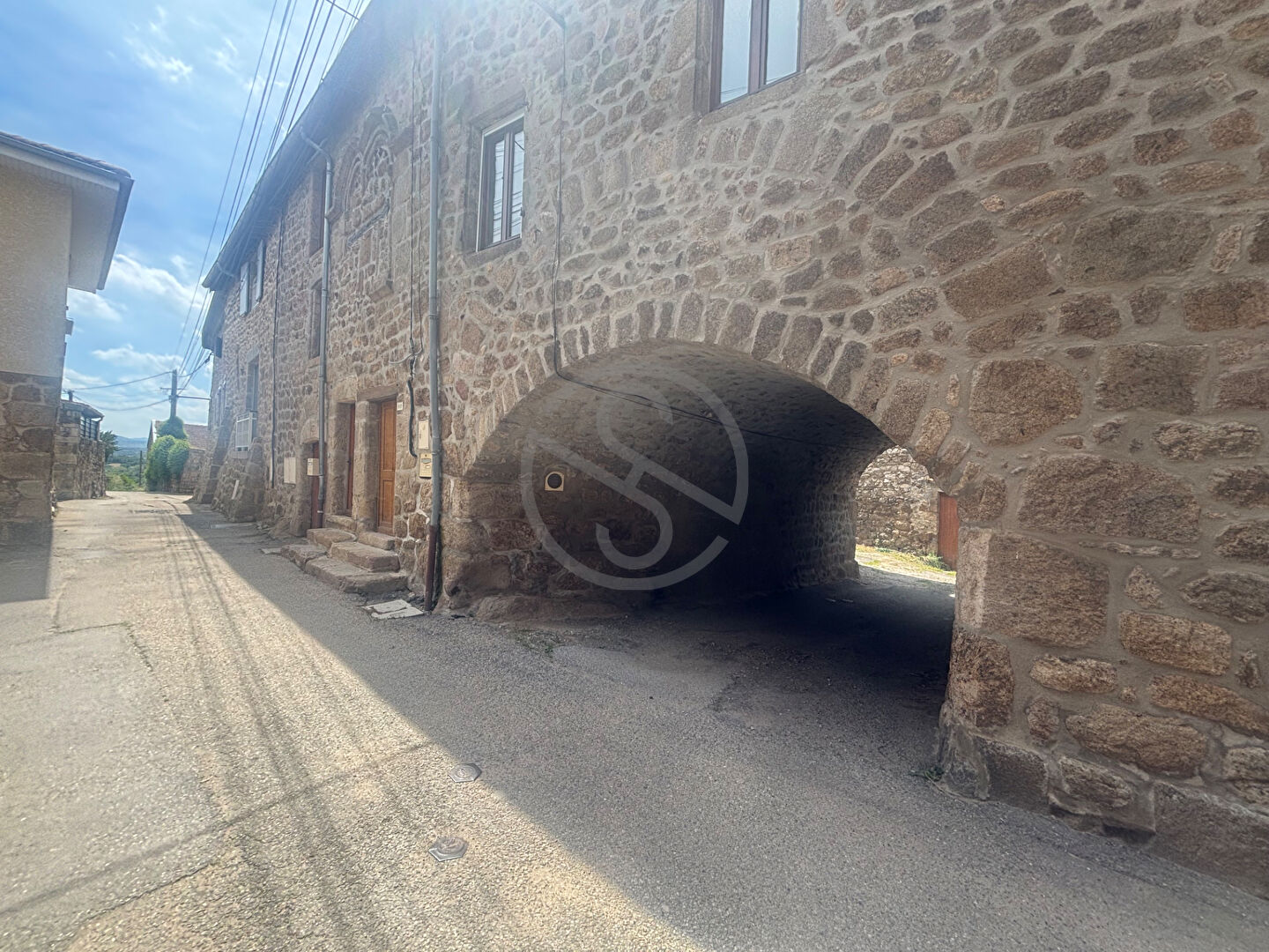 MAISON DE VILLAGE  EN PIERRE