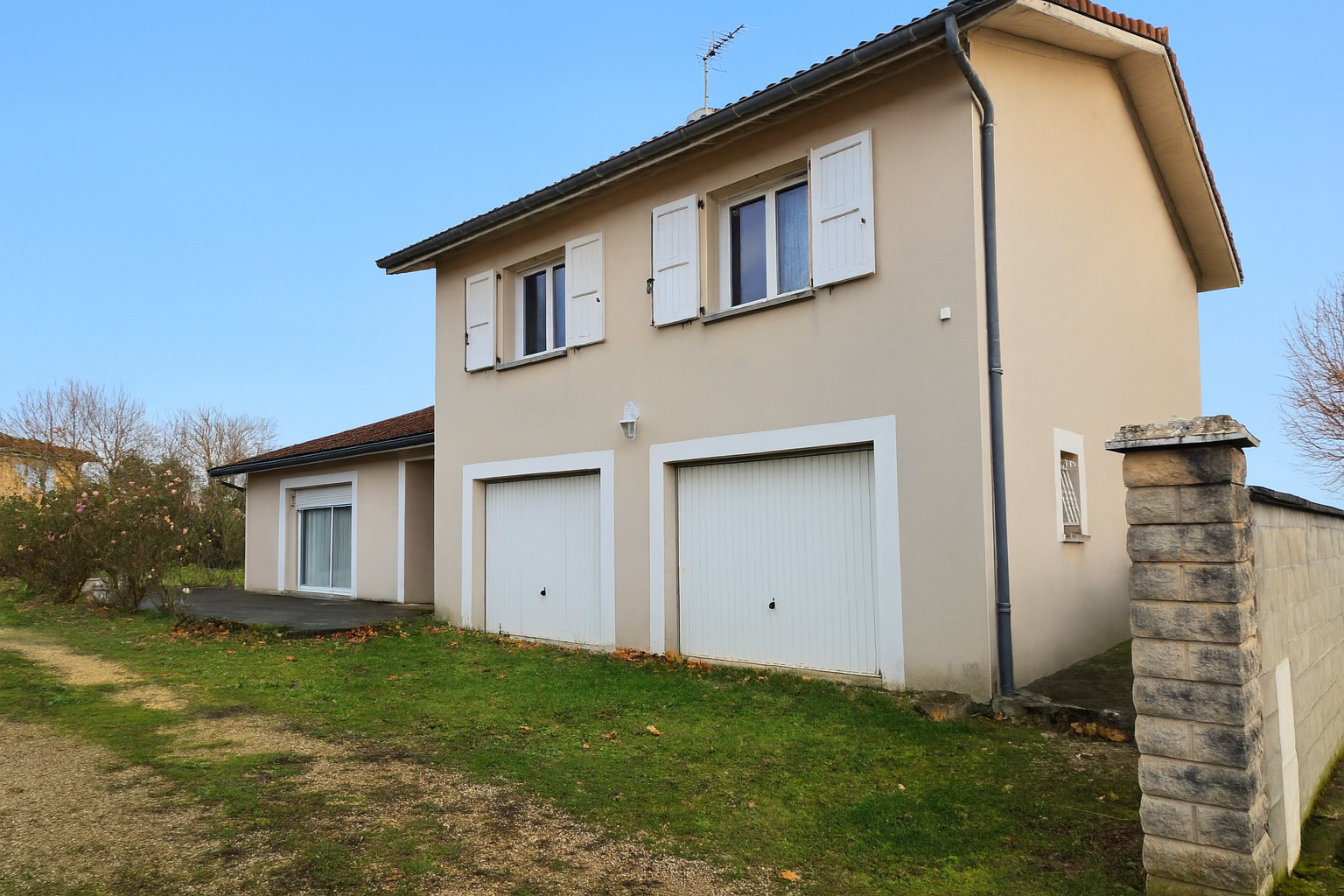 Villa 3 chambres – quartier résidentiel – au calme – proche centre-ville