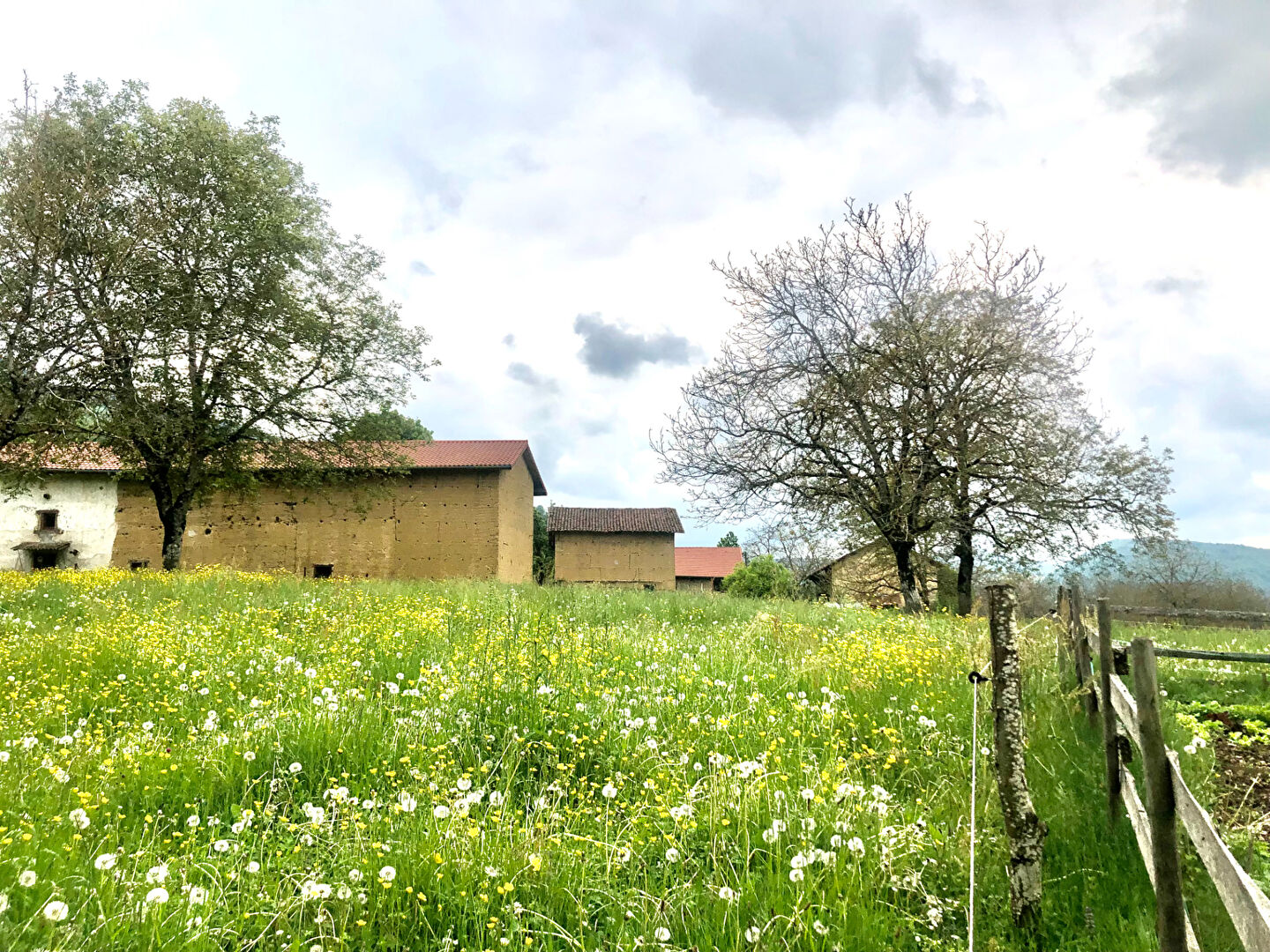 Terrain  constructible 1052 m² environnement calme et résidentiel