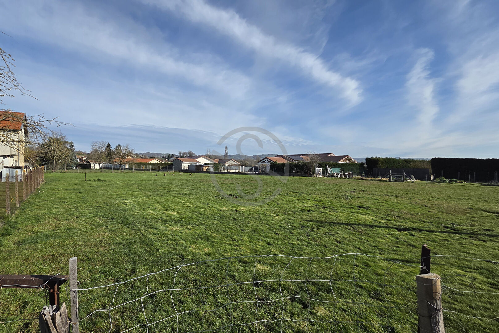 Terrain constructible à Sardieu 1150 m2
