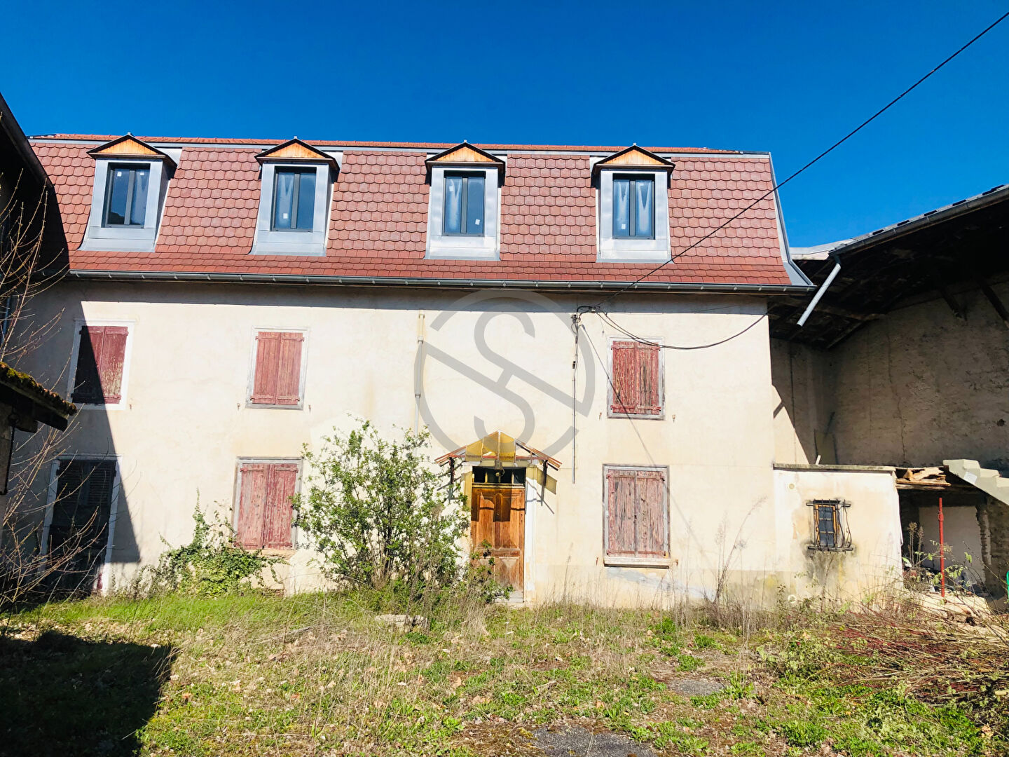 Maison 200m²  à rénover 38260 La -Cote- Saint- André